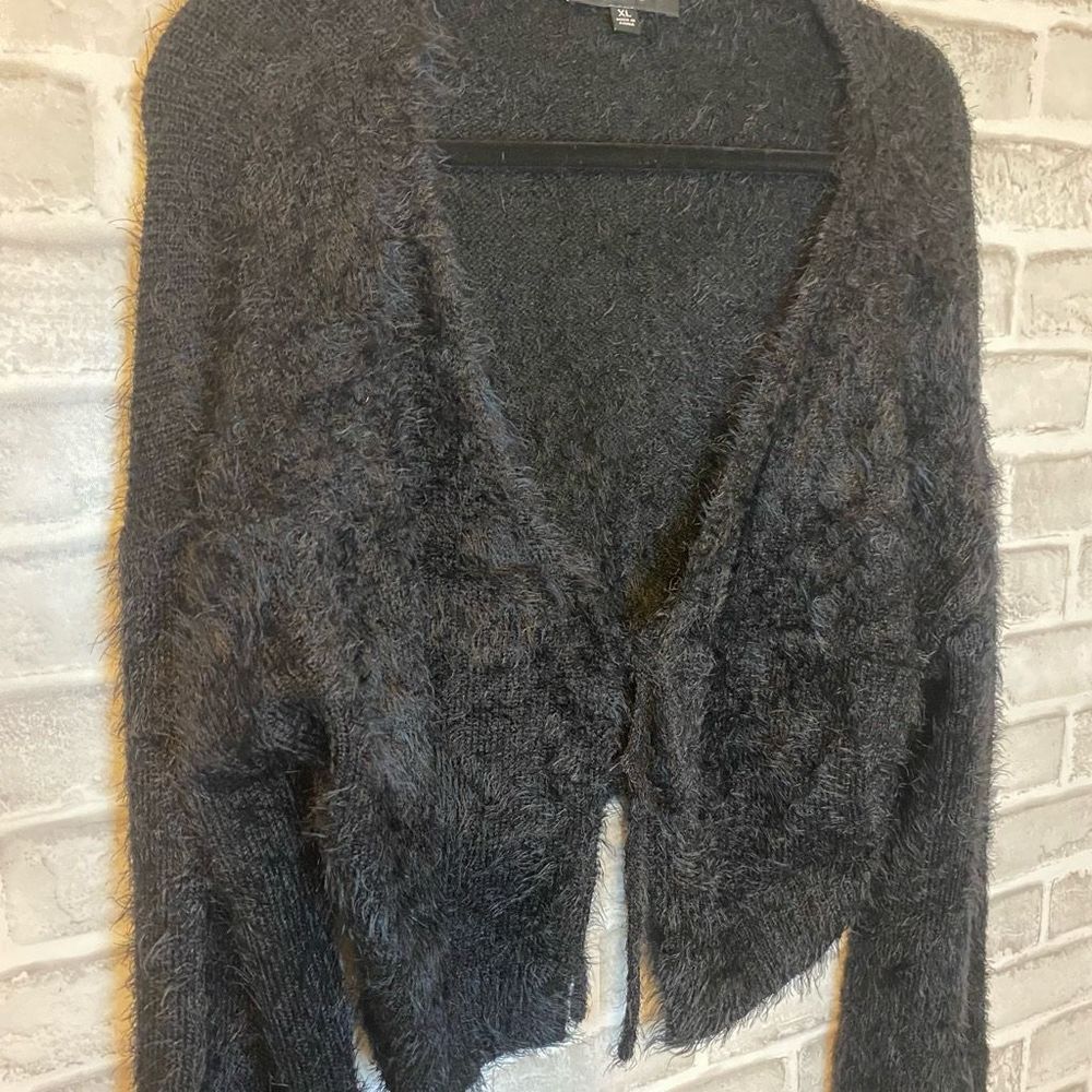 Lulu’s Black Crop Faux Fur Light Coat